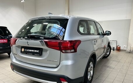 Mitsubishi Outlander III рестайлинг 3, 2018 год, 1 885 000 рублей, 4 фотография