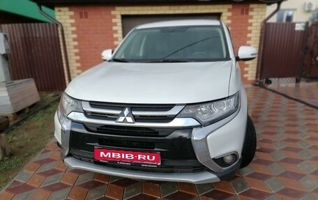 Mitsubishi Outlander III рестайлинг 3, 2015 год, 1 850 000 рублей, 1 фотография