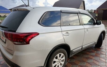 Mitsubishi Outlander III рестайлинг 3, 2015 год, 1 850 000 рублей, 6 фотография