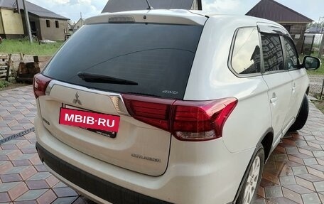 Mitsubishi Outlander III рестайлинг 3, 2015 год, 1 850 000 рублей, 5 фотография