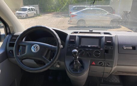 Volkswagen Transporter T5 рестайлинг, 2005 год, 1 500 000 рублей, 10 фотография