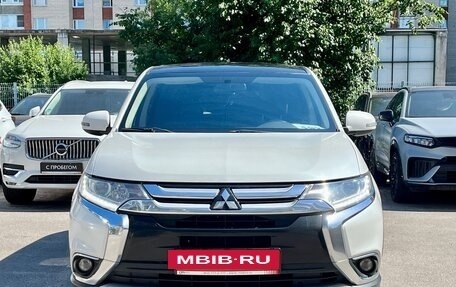 Mitsubishi Outlander III рестайлинг 3, 2016 год, 1 929 000 рублей, 2 фотография