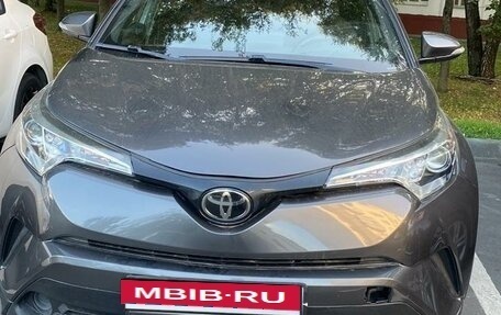 Toyota C-HR I рестайлинг, 2018 год, 2 350 000 рублей, 4 фотография