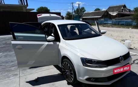 Volkswagen Jetta VI, 2013 год, 1 200 000 рублей, 2 фотография