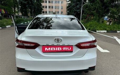 Toyota Camry, 2021 год, 3 400 000 рублей, 2 фотография