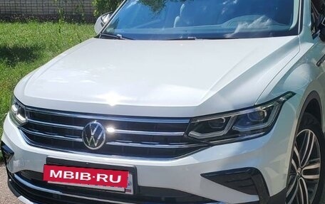 Volkswagen Tiguan II, 2022 год, 4 810 000 рублей, 2 фотография