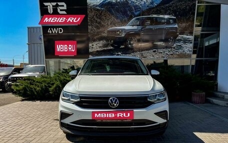 Volkswagen Tiguan II, 2021 год, 3 750 000 рублей, 2 фотография