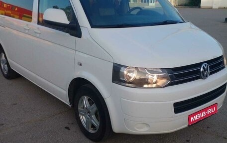 Volkswagen Caravelle T5, 2013 год, 1 300 000 рублей, 1 фотография