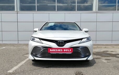 Toyota Camry, 2019 год, 3 945 000 рублей, 2 фотография