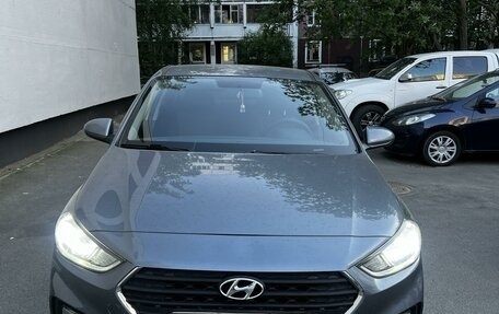 Hyundai Solaris II рестайлинг, 2018 год, 950 000 рублей, 2 фотография