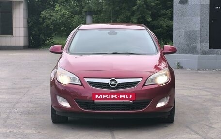 Opel Astra J, 2011 год, 620 000 рублей, 2 фотография