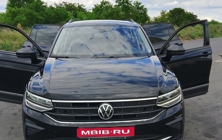 Volkswagen Tiguan II, 2021 год, 2 700 000 рублей, 1 фотография