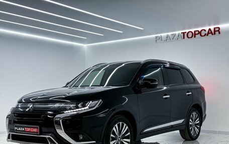 Mitsubishi Outlander III рестайлинг 3, 2021 год, 3 699 000 рублей, 2 фотография