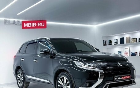 Mitsubishi Outlander III рестайлинг 3, 2021 год, 3 699 000 рублей, 6 фотография