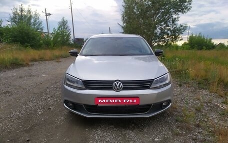 Volkswagen Jetta VI, 2013 год, 790 000 рублей, 2 фотография