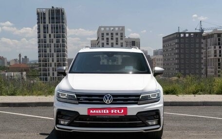 Volkswagen Tiguan II, 2019 год, 3 500 000 рублей, 2 фотография