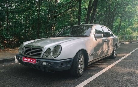 Mercedes-Benz E-Класс, 1997 год, 500 000 рублей, 1 фотография