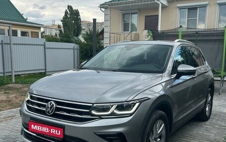 Volkswagen Tiguan II, 2021 год, 4 200 000 рублей, 1 фотография