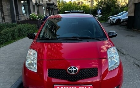 Toyota Yaris III рестайлинг, 2008 год, 950 000 рублей, 3 фотография