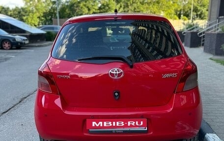 Toyota Yaris III рестайлинг, 2008 год, 950 000 рублей, 8 фотография