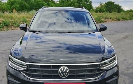 Volkswagen Tiguan II, 2021 год, 2 700 000 рублей, 2 фотография