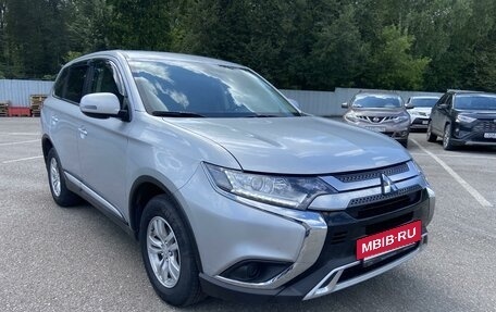 Mitsubishi Outlander III рестайлинг 3, 2021 год, 2 580 000 рублей, 3 фотография