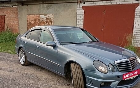 Mercedes-Benz E-Класс, 2003 год, 915 000 рублей, 3 фотография