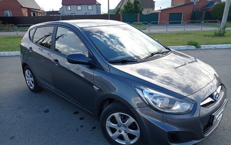 Hyundai Solaris II рестайлинг, 2011 год, 830 000 рублей, 2 фотография