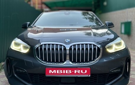 BMW 1 серия, 2020 год, 2 940 000 рублей, 2 фотография