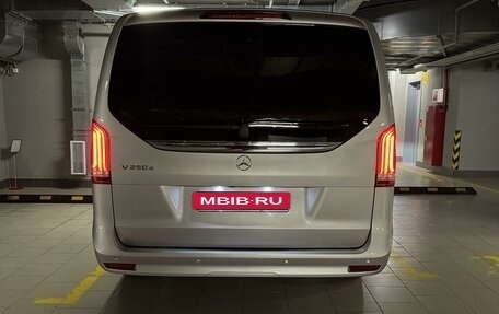 Mercedes-Benz V-Класс, 2022 год, 8 800 000 рублей, 4 фотография