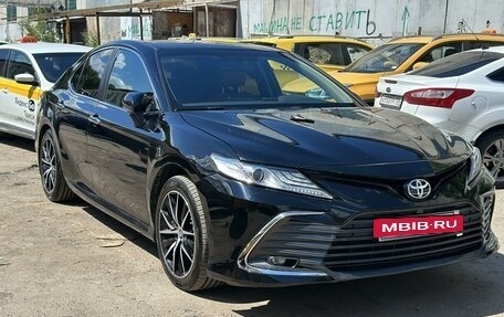 Toyota Camry, 2021 год, 2 650 000 рублей, 4 фотография