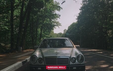 Mercedes-Benz E-Класс, 1997 год, 500 000 рублей, 3 фотография