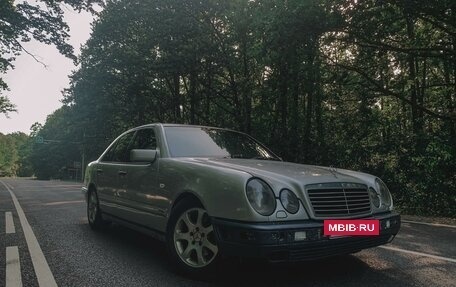 Mercedes-Benz E-Класс, 1997 год, 500 000 рублей, 2 фотография