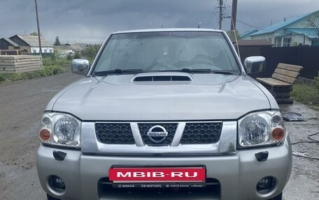 Nissan NP300, 2013 год, 1 800 000 рублей, 2 фотография