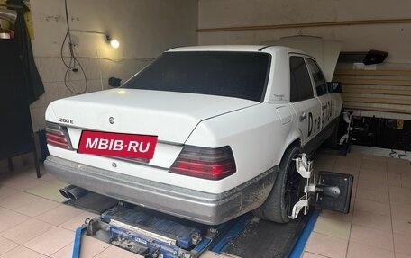 Mercedes-Benz E-Класс, 1992 год, 250 000 рублей, 2 фотография