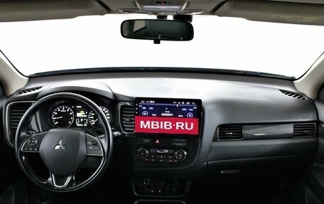 Mitsubishi Outlander III рестайлинг 3, 2017 год, 1 885 000 рублей, 5 фотография