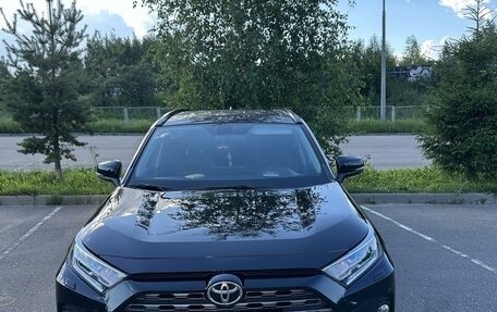 Toyota RAV4, 2021 год, 3 900 000 рублей, 1 фотография