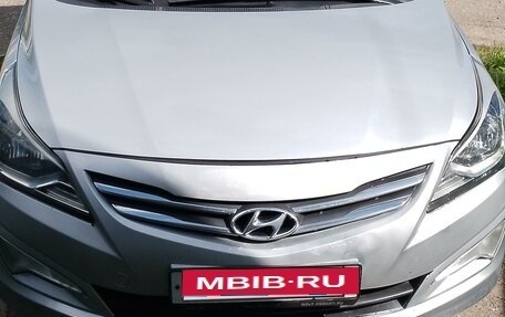 Hyundai Solaris II рестайлинг, 2015 год, 830 000 рублей, 1 фотография