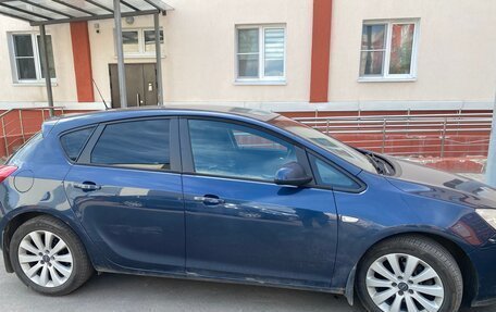 Opel Astra J, 2011 год, 650 000 рублей, 2 фотография