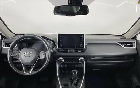 Toyota RAV4, 2021 год, 3 770 000 рублей, 9 фотография
