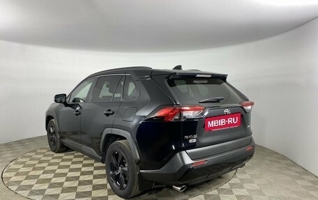 Toyota RAV4, 2021 год, 3 770 000 рублей, 6 фотография
