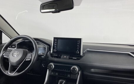 Toyota RAV4, 2021 год, 3 770 000 рублей, 10 фотография