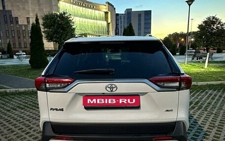 Toyota RAV4, 2019 год, 3 450 000 рублей, 4 фотография