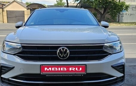 Volkswagen Tiguan II, 2021 год, 3 100 000 рублей, 3 фотография