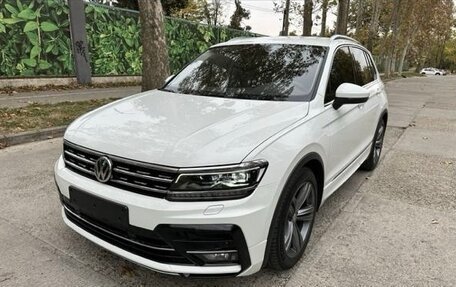 Volkswagen Tiguan II, 2019 год, 4 250 000 рублей, 2 фотография