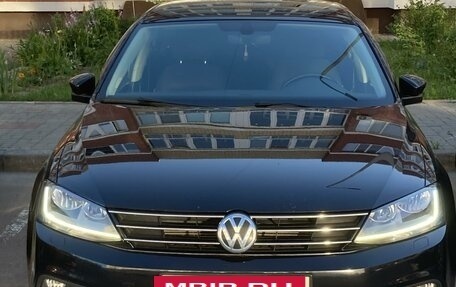 Volkswagen Jetta VI, 2017 год, 1 900 000 рублей, 2 фотография
