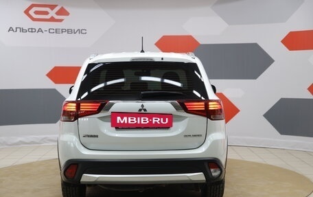 Mitsubishi Outlander III рестайлинг 3, 2015 год, 1 750 000 рублей, 6 фотография