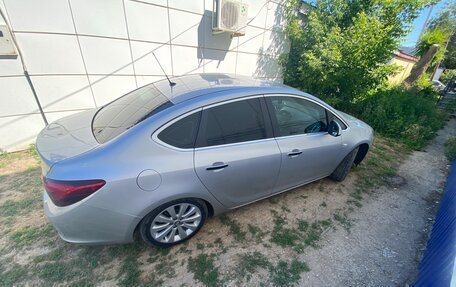 Opel Astra J, 2012 год, 900 000 рублей, 3 фотография