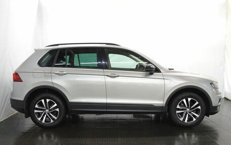 Volkswagen Tiguan II, 2019 год, 2 590 000 рублей, 4 фотография