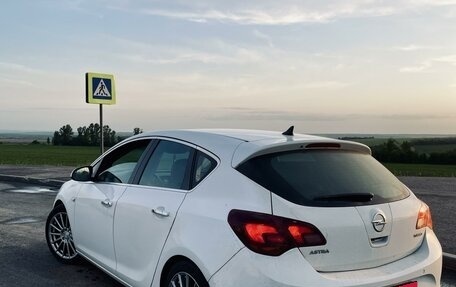 Opel Astra J, 2013 год, 900 000 рублей, 6 фотография